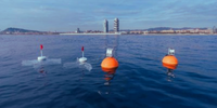 Cada any s’aboquen a la costa de Barcelona 7 tones de residus plàstics