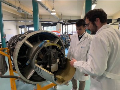 L'ESEIAAT i Vueling investiguen combustibles sostenibles per a l’aviació